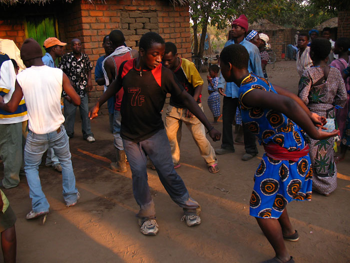 njobvu-dance3.jpg